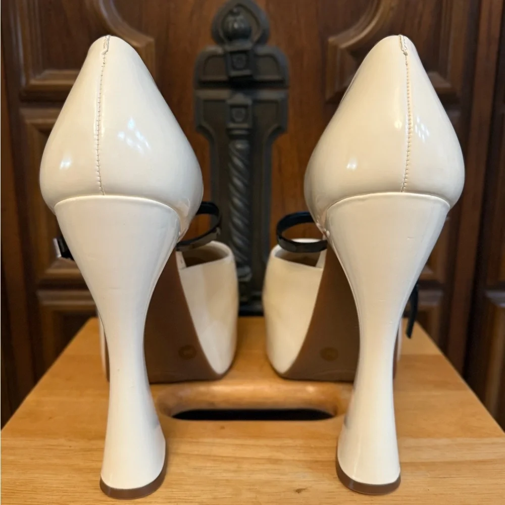 Giani Bernini Cream and Black‎ Platform Heels